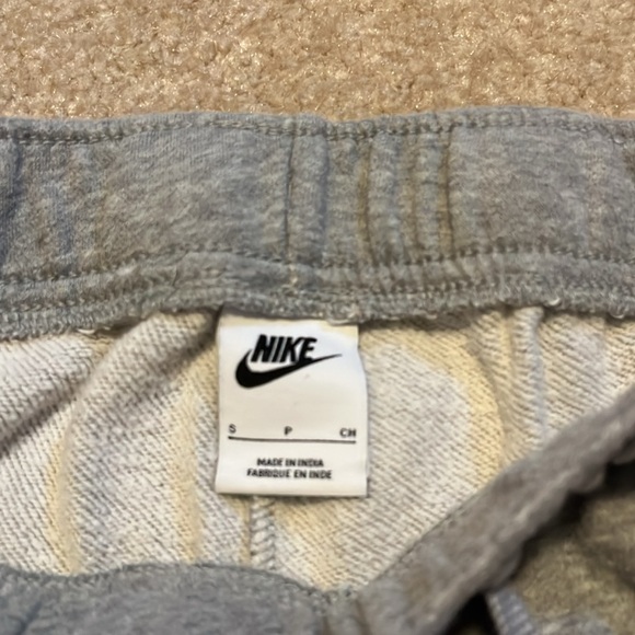 Nike Women's Sportswear Club Fleece Mid-Rise Joggers Color: Grey Size: S - Picture 4 of 4